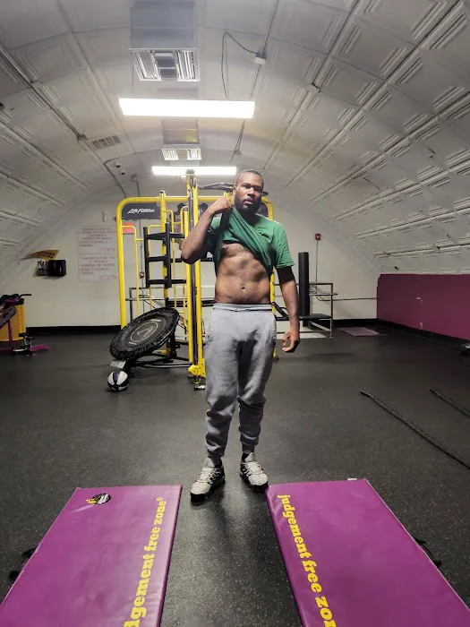 Planet Fitness Picture 9