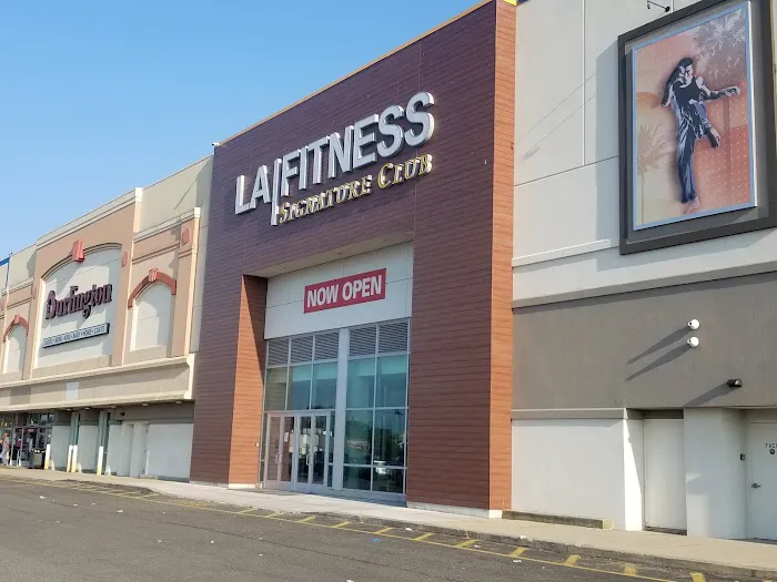 LA Fitness Picture 7