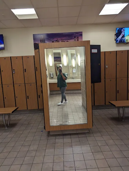 24 Hour Fitness Picture 8