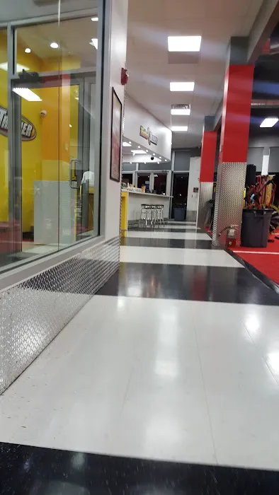 Retro Fitness Picture 7