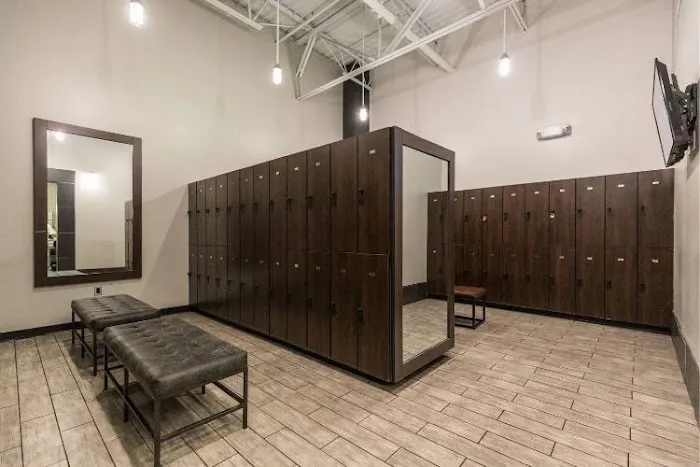 Gold's Gym Picture 2