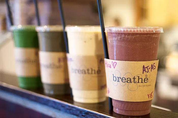 breathe yoga & juice bar Picture 4