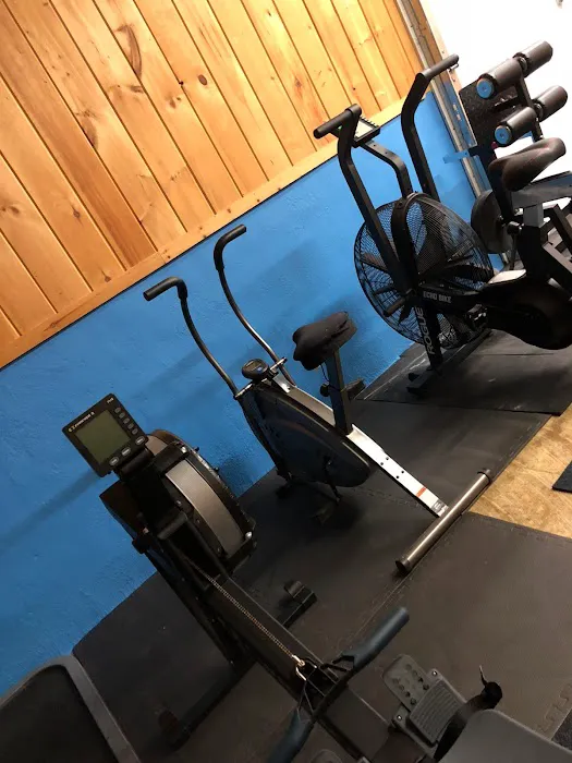 Smitty's Garage Gym Picture 3