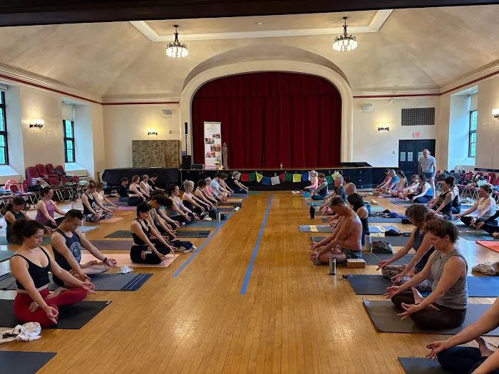 Heartsong Yoga Center Picture 2