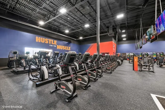Crunch Fitness - Springfield, MA Picture 1