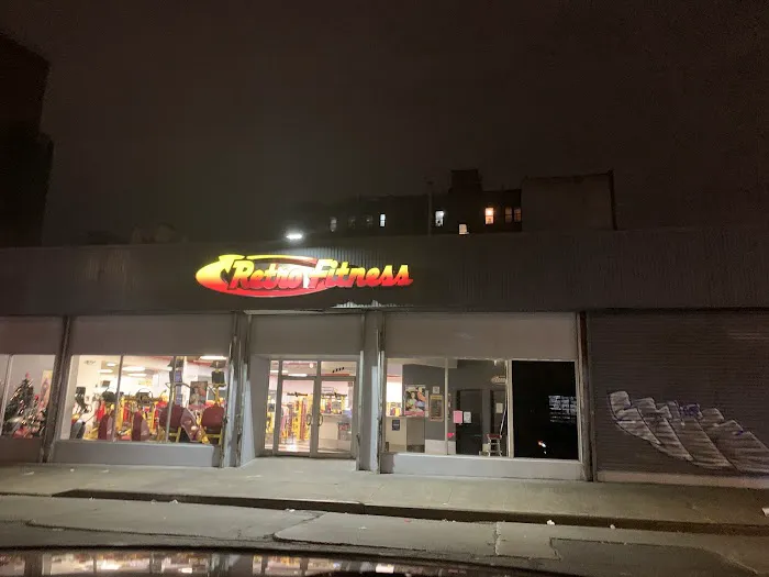 Retro Fitness Picture 6