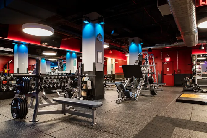 Crunch Fitness - Midtown East Picture 2