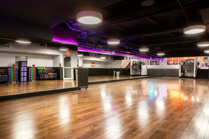 Crunch Fitness - Midtown East Picture 6
