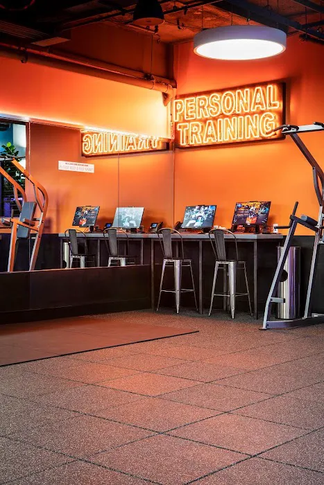 Crunch Fitness - Midtown East Picture 3