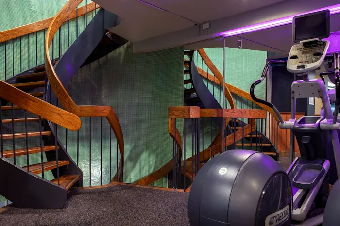 Crunch Fitness - 81st Street Picture 8