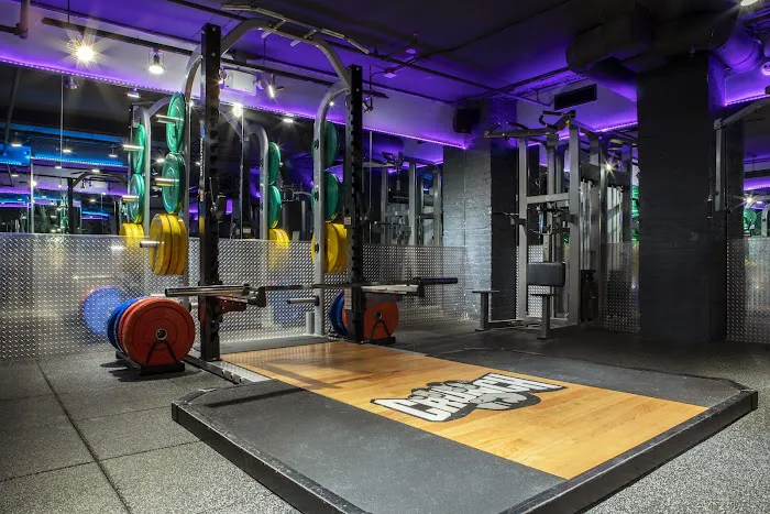 Crunch Fitness - 81st Street Picture 2