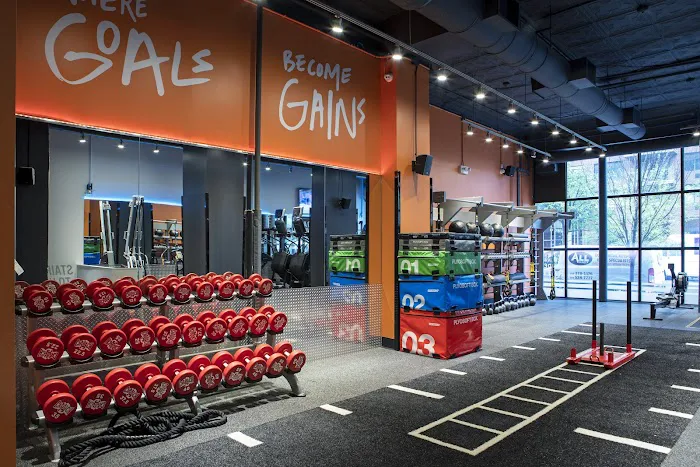Crunch Fitness - 81st Street Picture 3