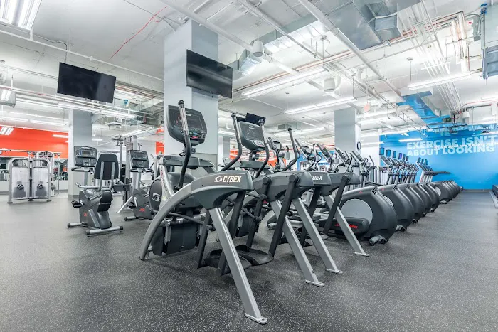 Blink Fitness Williamsburg Picture 1