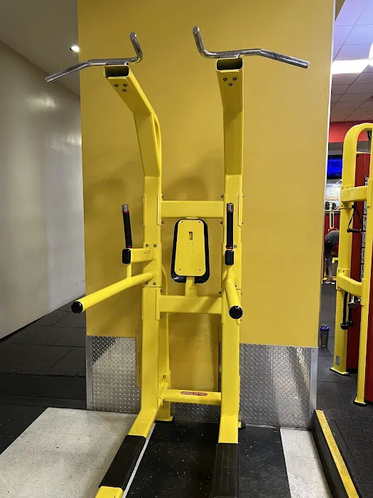 Retro Fitness Picture 8