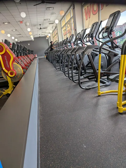 Retro Fitness Picture 2