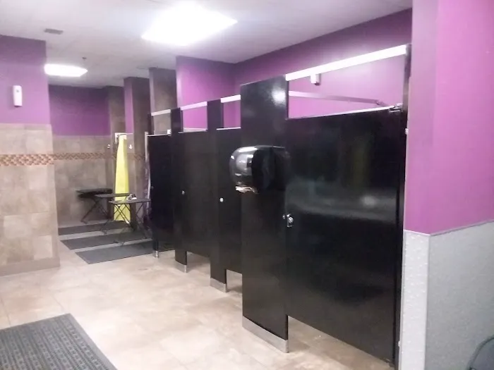 Planet Fitness Picture 9