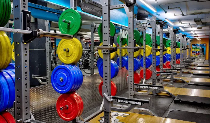 Crunch Fitness - 59th Street Picture 1