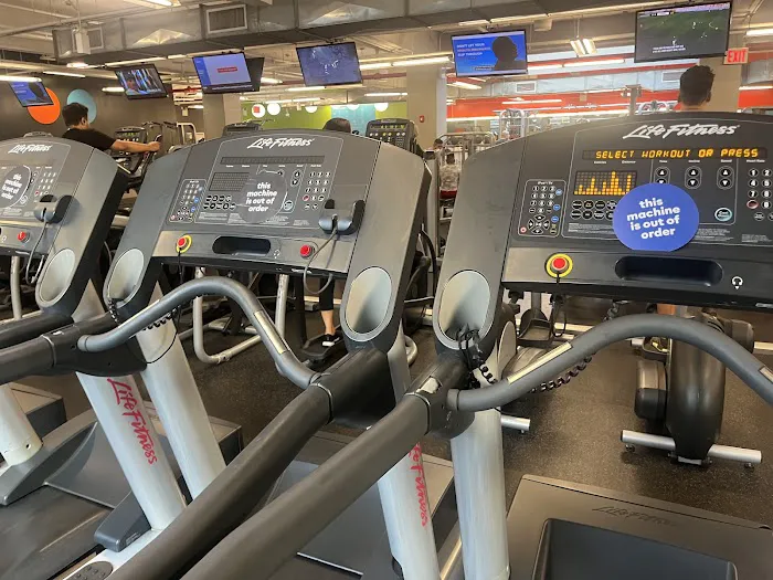 Blink Fitness Jackson Heights Picture 3