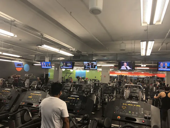 Blink Fitness Jackson Heights Picture 9