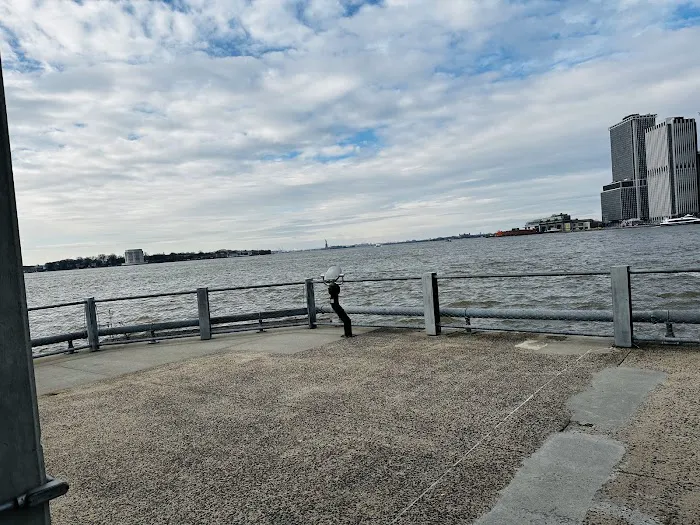 Brooklyn Bridge Park Fitness Equipment Picture 7