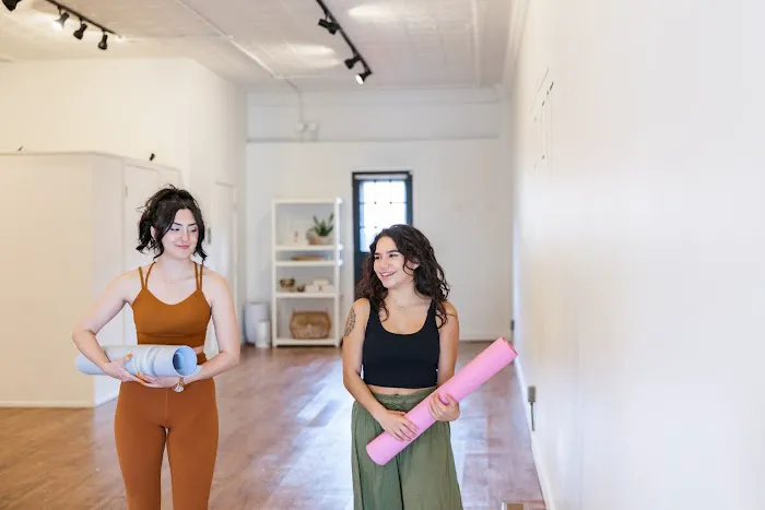 HARVEST yoga + wellness studio Picture 5