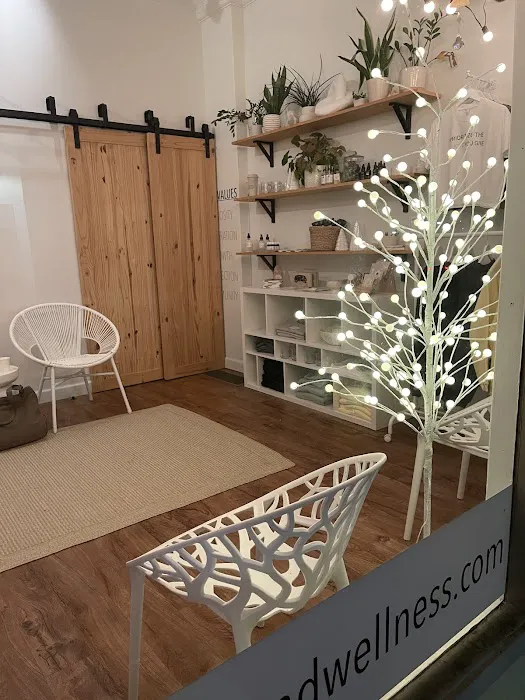 HARVEST yoga + wellness studio Picture 2