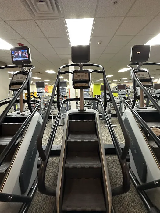 LA Fitness Picture 7