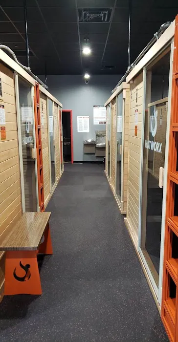 HOTWORX - Manchester, NH Picture 2