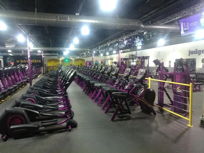 Planet Fitness Picture 9