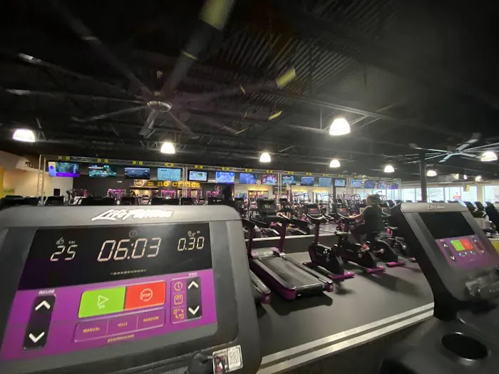Planet Fitness Picture 8
