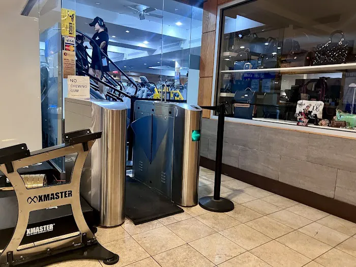Iron Pump Gym (Flushing) Picture 3