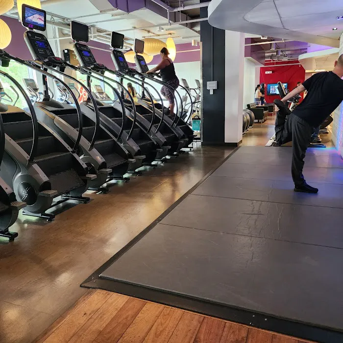 Crunch Fitness - 34th Street Picture 8