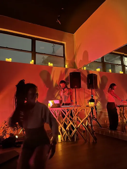 real hot yoga - Williamsburg Picture 3