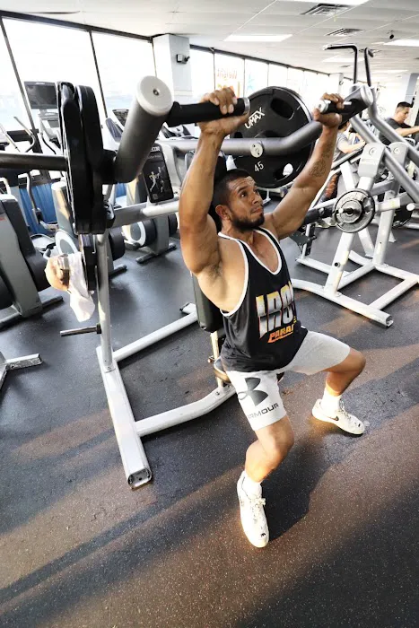 Executive Fitness Gym | Gimnasio | Bench Press | Low Impact Workout Picture 1