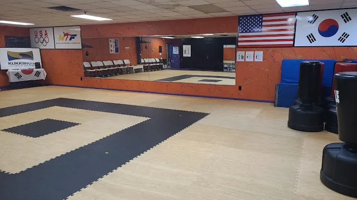 Everybodies Gym Picture 6