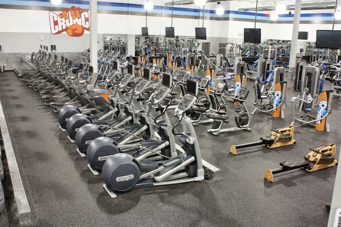 Crunch Fitness - Amherst Picture 4