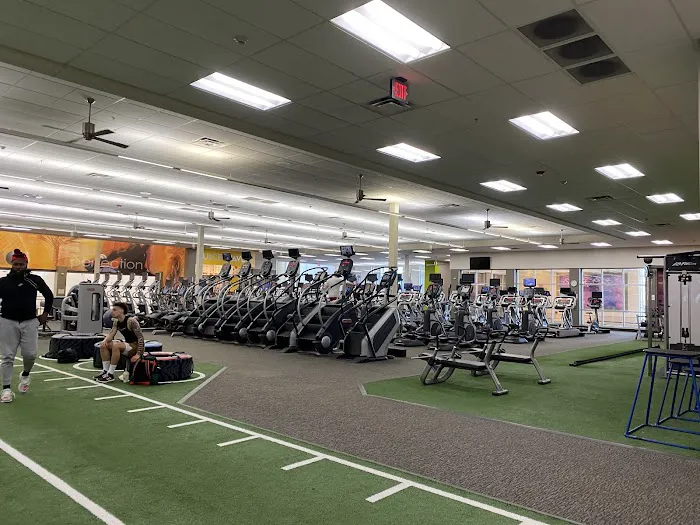 LA Fitness Picture 6