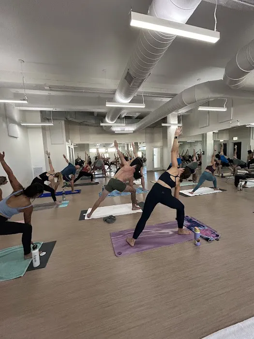 105F Hot Yoga, Pilates & Wellness - Andersonville Picture 1