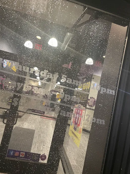 Planet Fitness Picture 9