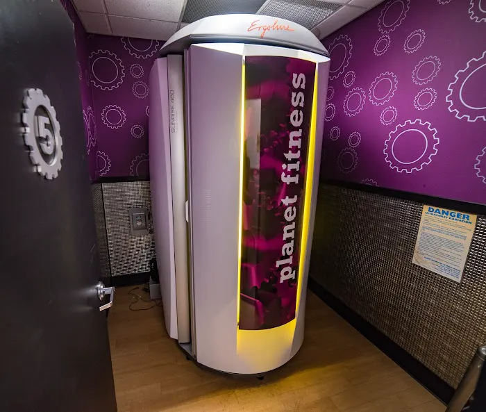 Planet Fitness Picture 9