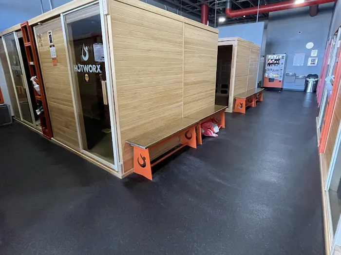 HOTWORX - Bettendorf, IA Picture 2