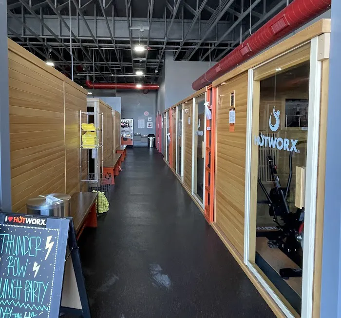 HOTWORX - Bettendorf, IA Picture 7