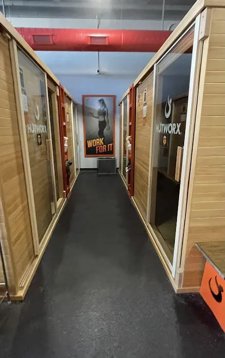 HOTWORX - Bettendorf, IA Picture 1