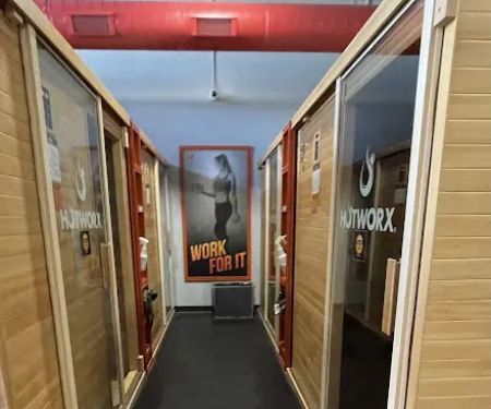 HOTWORX - Bettendorf, IA