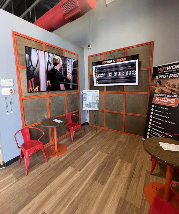 HOTWORX - Bettendorf, IA Picture 3