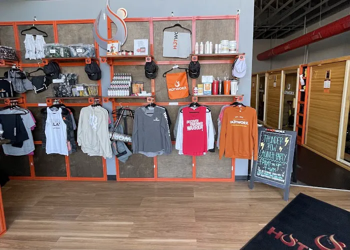 HOTWORX - Bettendorf, IA Picture 9