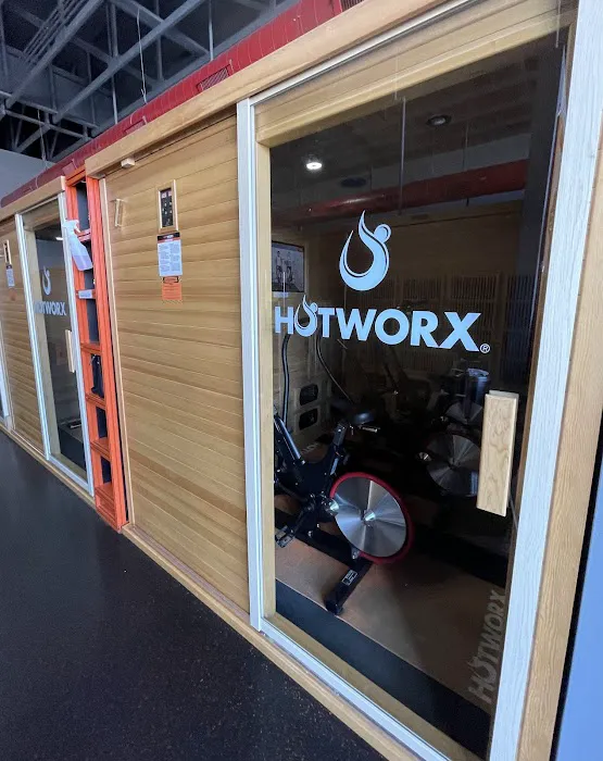 HOTWORX - Bettendorf, IA Picture 10