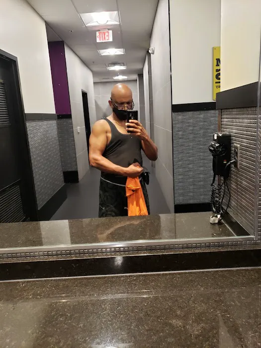 Planet Fitness Picture 9