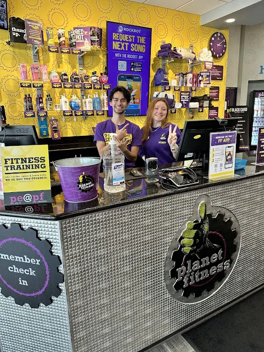 Planet Fitness Picture 9