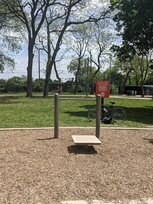 Lincoln Park Outdoor Fitness Station Picture 6
